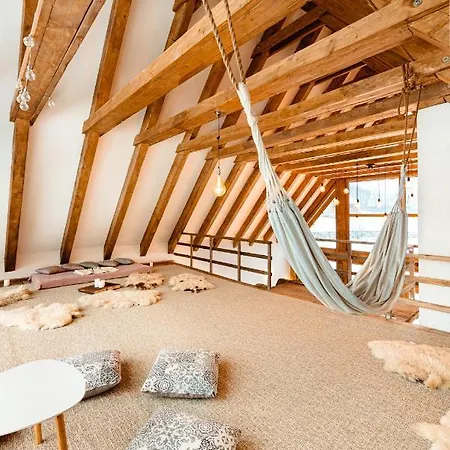 Scrind 11 - Madleine 木屋