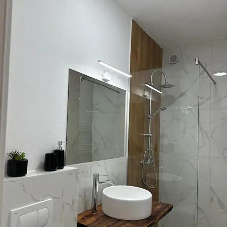 Scrind 11 - Madleine