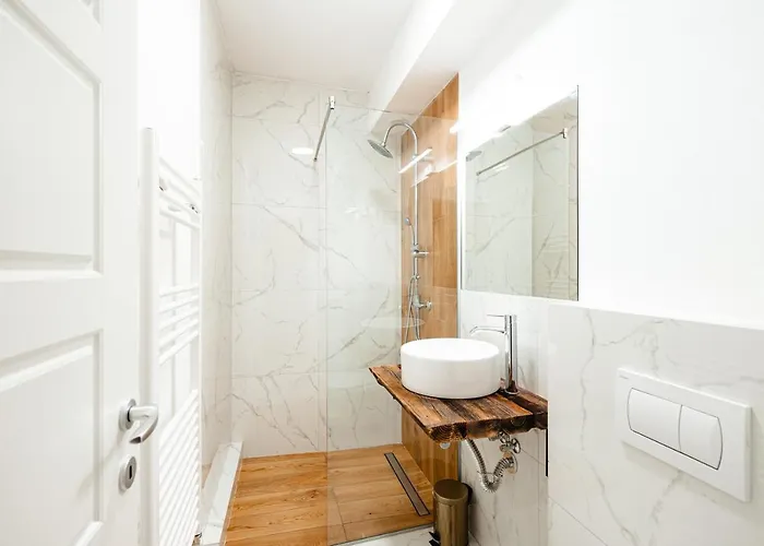 Scrind 11 - Madleine Chalet